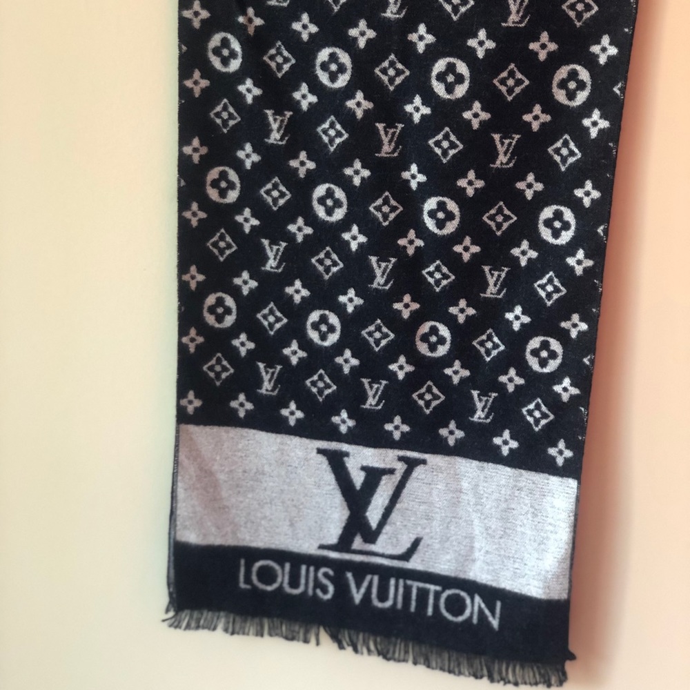 Louis vuitton scarf